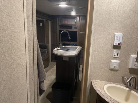 2017 Coachmen Apex w/ Kitchen Island Towable trailer in Santee