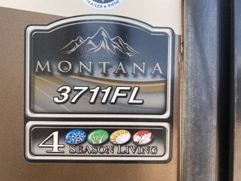 2017 Keystone RV Montana Legacy Edition Ziehbarer Anhänger in Apache Junction