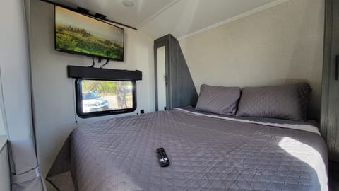 NEW 2022 Dutchmen Colorado SLEEPS EIGHT Towable trailer in Denton
