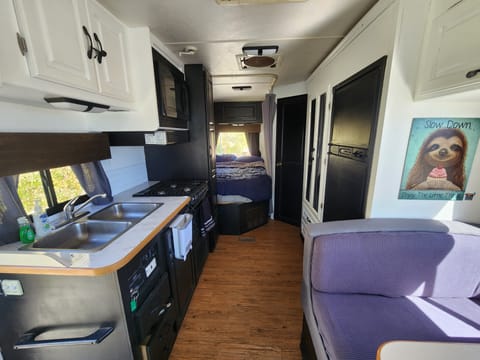 Thor Fourwinds 26ft Motorhome Drivable vehicle in Lompoc