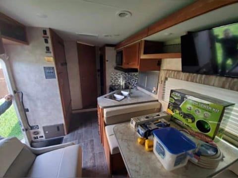 2019 Winnebago Minnie Winnie Drivable vehicle in Lake Elsinore