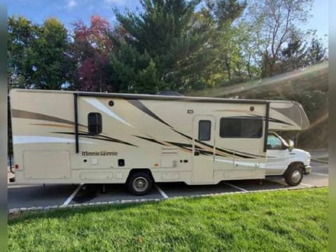 2019 Winnebago Minnie Winnie Drivable vehicle in Lake Elsinore