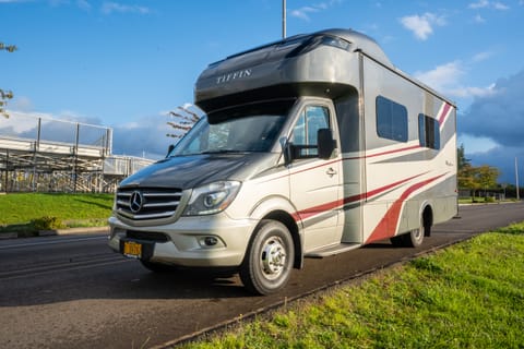 2019 Tiffin Motorhomes Wayfarer 25 RW - Rocker Diesel Coach Drivable vehicle in Happy Valley