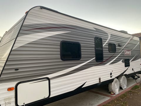2017 Coleman Lantern CTS274BH Tráiler remolcable in Riverside