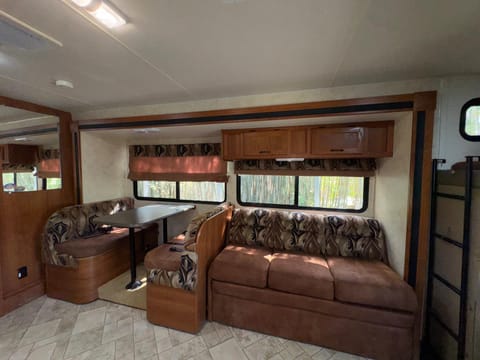 2011 32 foot RV with slide and private bedroom in Lakeland. Drivable vehicle in Lakeland