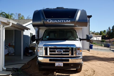 NEW Fully Equipped Quantum Bunkhouse With Solar! Vehículo funcional in El Cajon
