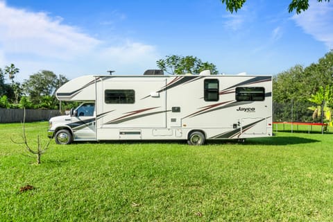 Jolly Roger 2019 Jayco Redhawk 31xl motorhome Drivable vehicle in Everglades
