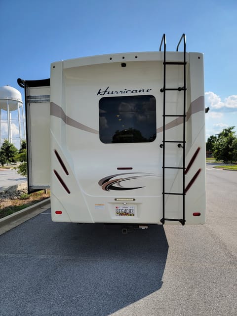 2018 Thor Hurricane Drivable vehicle in Frederick