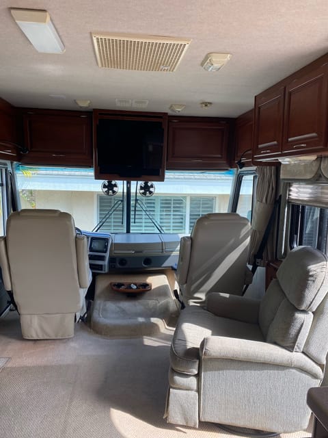 2003 Family friendly  Southwind Motorhome Drivable vehicle in Goleta