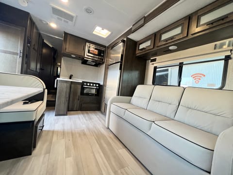 28 - 2021 Luxury Leprechaun Sleep 8 - 2 Slide Out Rooms -Nice! Drivable vehicle in Oceanside