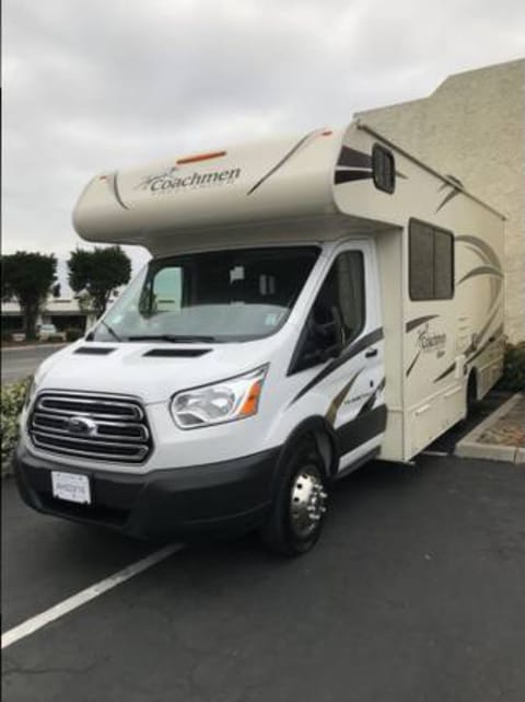 Cozy Affordable Family 2018 RV (Discounts offered for 5/7/14/28+ day trips) Drivable vehicle in Redondo Beach