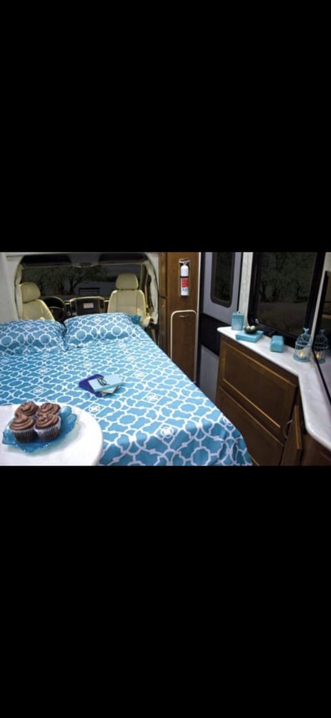 Make your own dreams! This amazing RV Will make you want to buy it! 16 miles to the gallon at 65 mph. Drives like a dream........