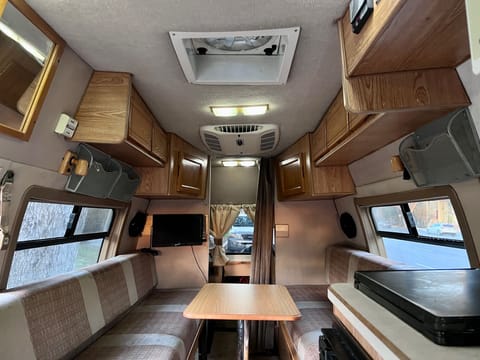 LAX Coachmen Saratoga Super Class B RV Motorhome Wi-Fi Camera Shower Loaded Vehículo funcional in Playa Del Rey