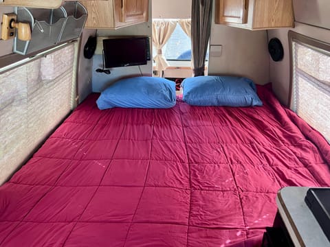 LAX Coachmen Saratoga Super Class B RV Motorhome Wi-Fi Camera Shower Loaded Vehículo funcional in Playa Del Rey