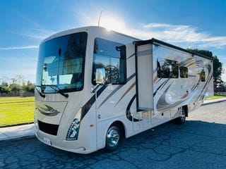 Comfy and fully loaded Thor Windsport Motor Coach Drivable vehicle in Riverside