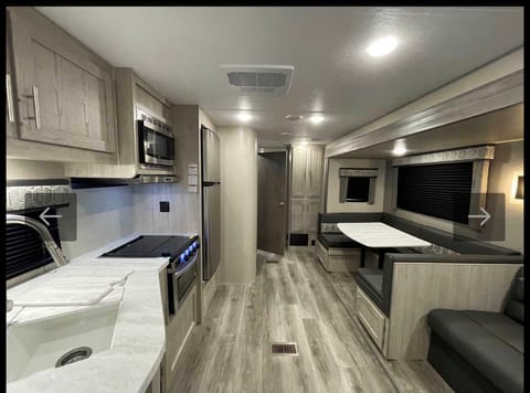 2021 Coachmen Catalina Legacy Towable trailer in Town N Country