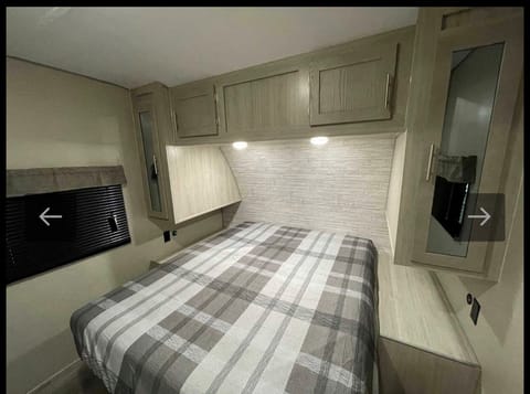 2021 Coachmen Catalina Legacy Towable trailer in Town N Country