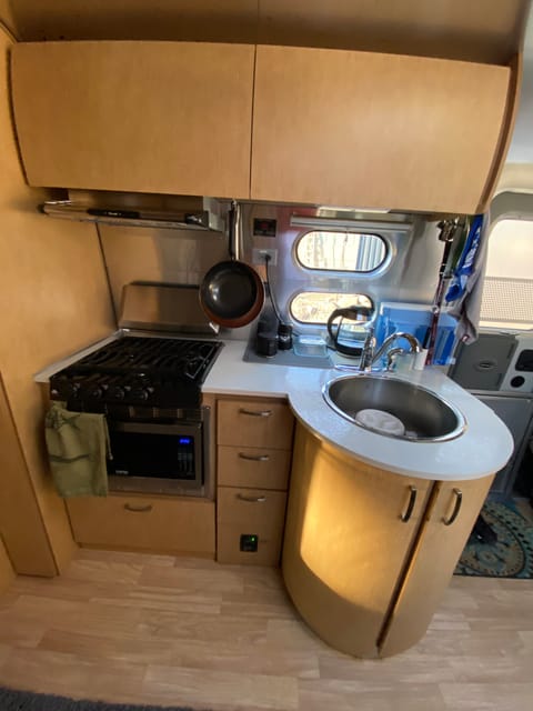 Delivery included. 2016 Airstream 25fb Remorque tractable in Ashland