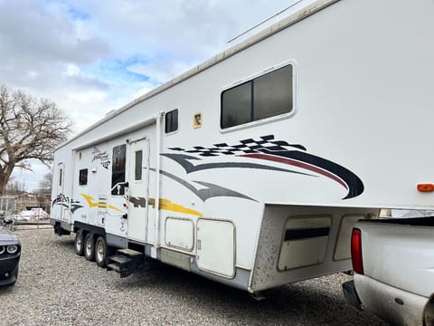 2006 Holiday Rambler Next Level Towable trailer in Bloomfield