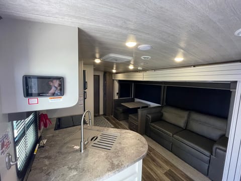 2022 Keystone RV Cougar - Clean beautiful Towable trailer in Gilbert