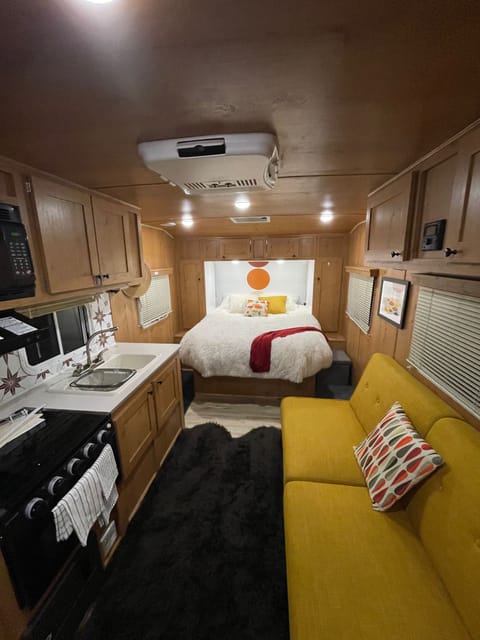 Retro 189R Glamping Attention Getter! Towable trailer in Redondo Beach