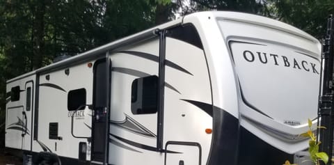 2017 Keystone Outback Travel Trailer Towable trailer in Edmonds