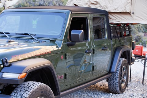 2023 Jeep Gladiator Overland Camping Rig Green - iKamper tent Vehículo funcional in Green Valley North