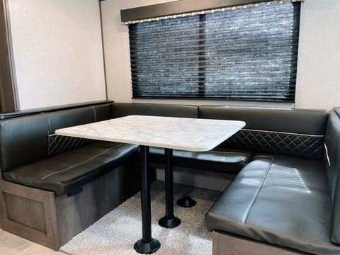 Nice sized dinette that can easily seat 6 people. 