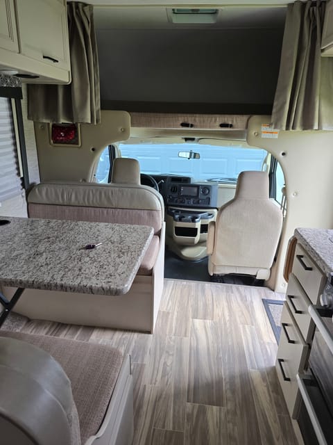 2022 Thor Freedom Elite Class C Motorhome Drivable vehicle in Palm Bay