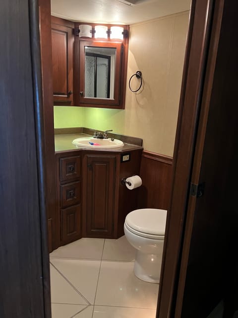 2013 Berkshire Motorhome with outdoor tv and bath and a half Drivable vehicle in Waco