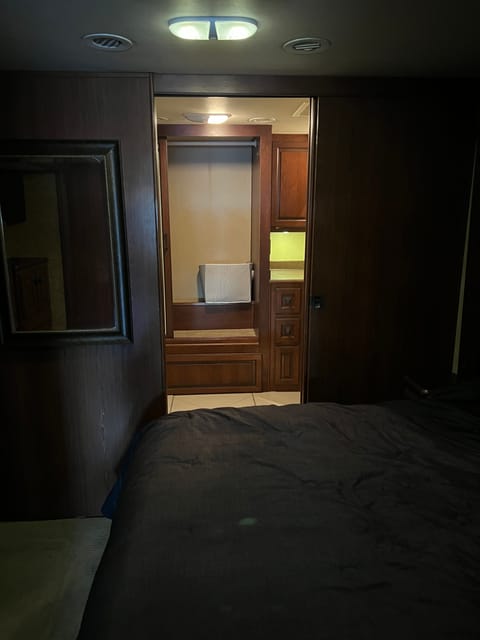 2013 Berkshire Motorhome with outdoor tv and bath and a half Drivable vehicle in Waco