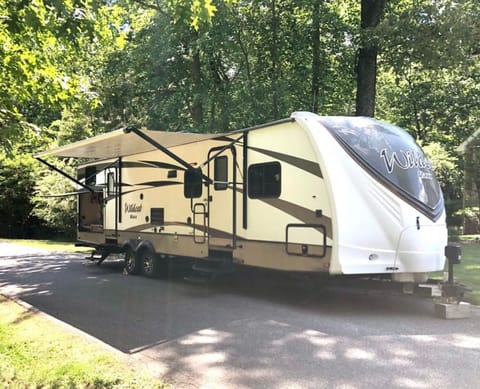 2016 Forest River T32BHXS (Delivery & Pick up Only) Towable trailer in Lake Norman