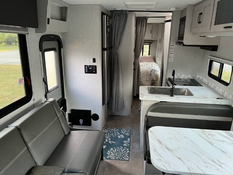 2022 Coachman Freelander  sleeps 7 Véhicule routier in Land O Lakes