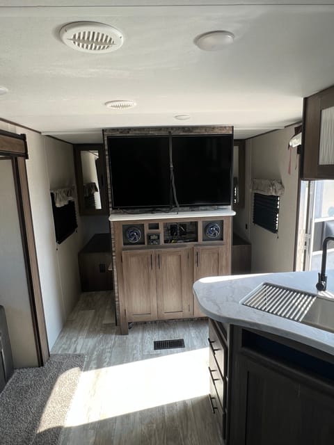 Cozy comfortable 2021 Primetime Avenger Trailer. Towable trailer in Bossier City