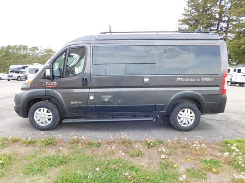 2022 Dodge 1500 Conversion Van Drivable vehicle in Belgrade