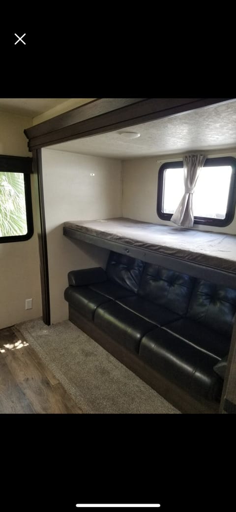 Forest River Salem 32BHDS Towable trailer in Zephyrhills