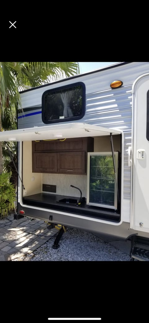 Forest River Salem 32BHDS Towable trailer in Zephyrhills