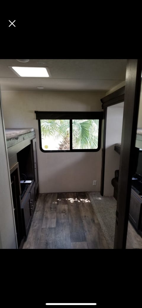 Forest River Salem 32BHDS Towable trailer in Zephyrhills