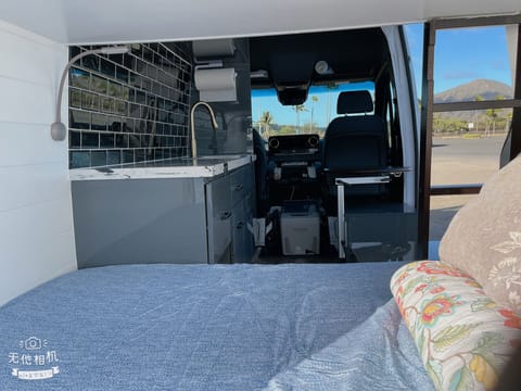 Mercedes-Benz Cozy Camper Van ( High Roof) Reisemobil in Honolulu