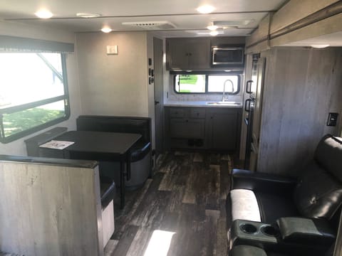 2019 Keystone Outback Ultra-Lite Towable trailer in Merced