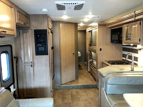 Escape in Style with our Chateau on Wheels 175 MILES A DAY FREE Drivable vehicle in Spenard
