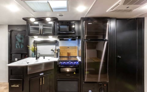 GREY WOLF  LUXURY CAMPER ~ SLEEPS 8 DELIVERY & SETUP!~ Towable trailer in North Attleborough