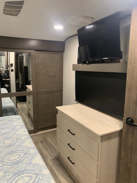 2021 Alliance RV Valor Toy Hauler for your California Camping Dreams Towable trailer in Seal Beach