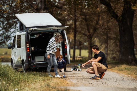 WAIKATO - RENAULT Trafic (Paris) Campervan in Bussy-Saint-Georges