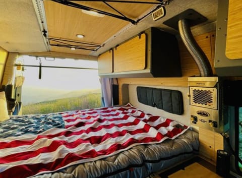 2021 Mercedes sprinter ***SITS 5, SLEEPS 5, HOLDS 5 BIKES, FULLY OFF GRID Campervan in Capitola