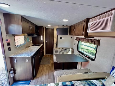 Mountain Trekker Camper Trailer Towable trailer in Grand Junction