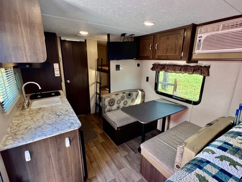 Mountain Trekker Camper Trailer Towable trailer in Grand Junction