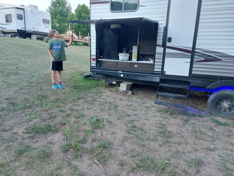 Adventure awaits with this Travel Trailer- Bunkhouse and Outdoor Kitchen! Towable trailer in Otonabee-South Monaghan