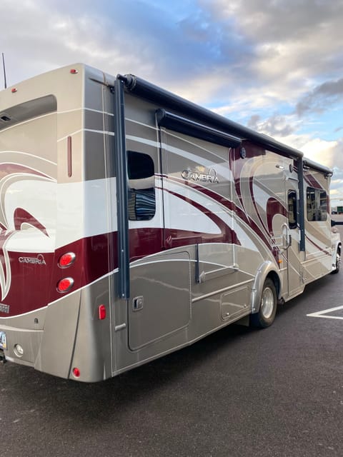 Stay or Getaway in the Itasca Cambria Drivable vehicle in San Tan Valley