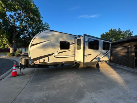 Hitched 4 Life Towable trailer in Modesto